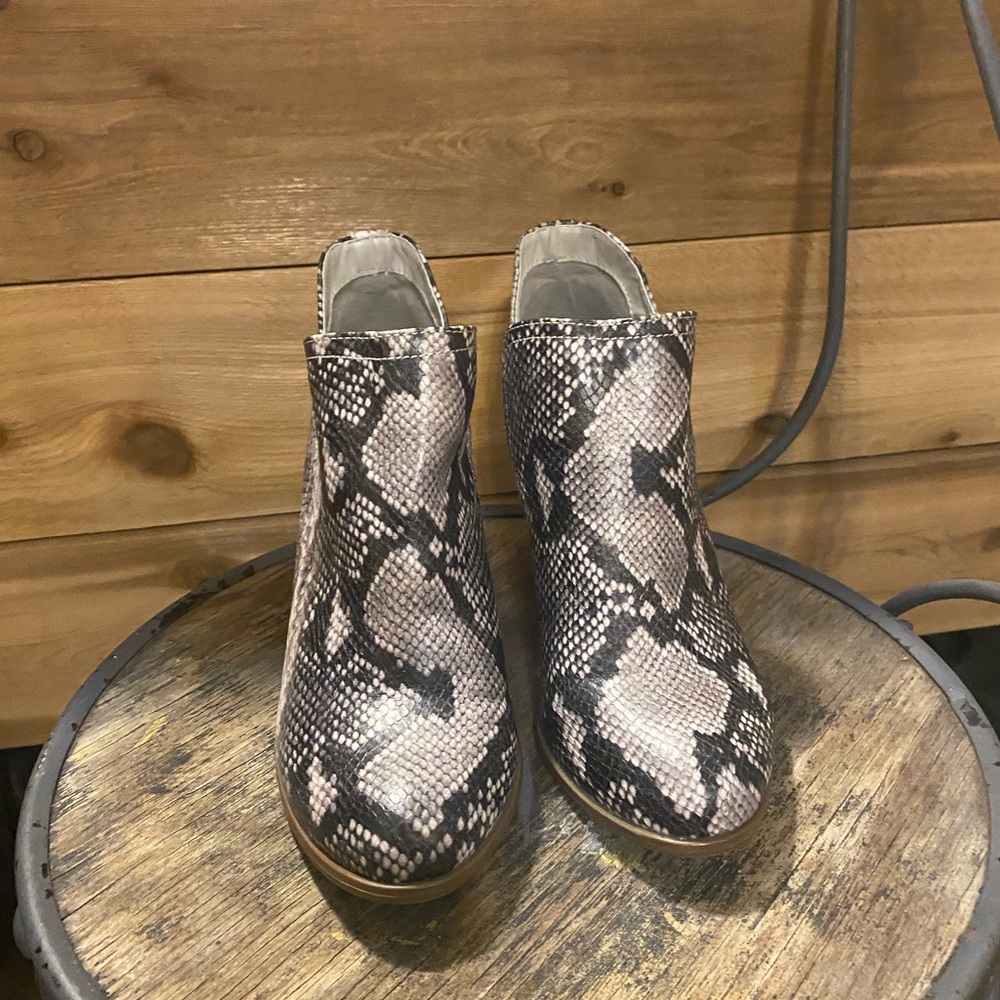 Snake skin boots Size 8.5